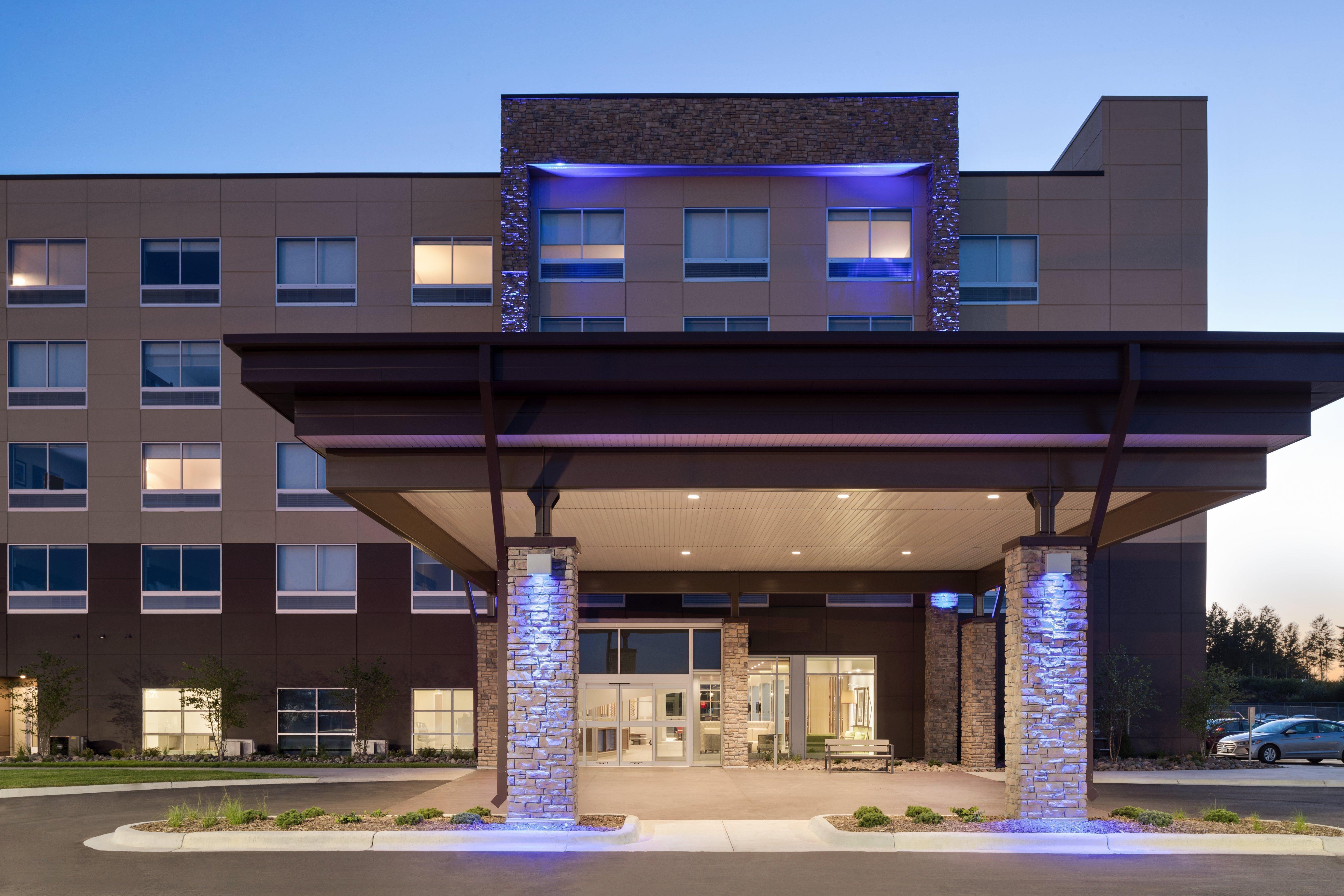 Holiday Inn Express & Suites Duluth North - Miller Hill, An Ihg Hotel Hermantown Exterior photo